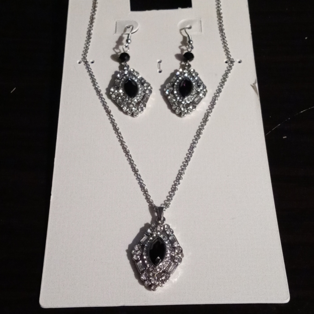 Necklace and earring set